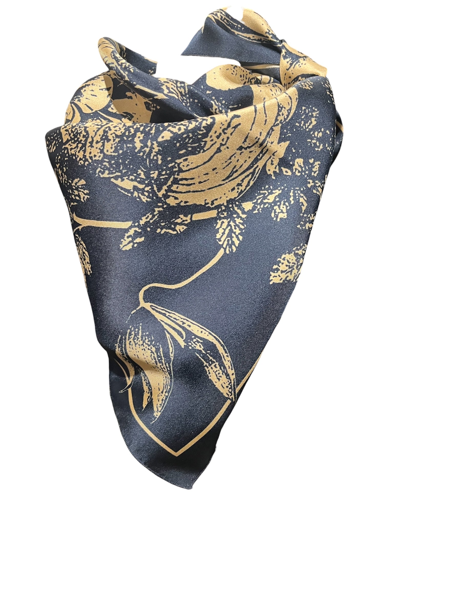 Petit carré "Fleurs marine et beige"